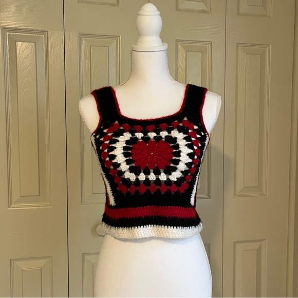 Vintage 1970’s Hand Crafted Cropped Top Crochet Tank Red Black White - Picture 1 of 16